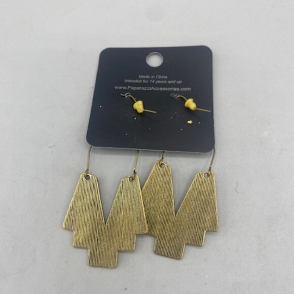 Paparazzi Alternative Artifacts Brass Earrings - Picture 2 of 2